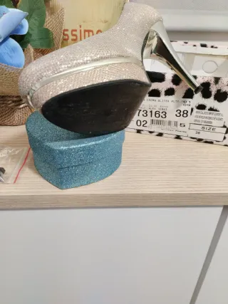 Zapatos de fiesta dorados para mujer