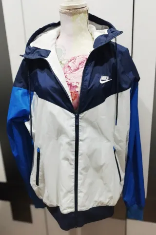 Cortavientos Nike Windrunner.