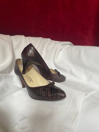 Tacones de pitón marrones