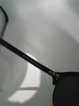 Gafas de sol Ray-Ban marrones y doradas