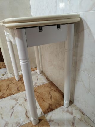 Mesa cocina extensible con taburetes