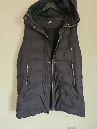 Chaleco acolchado Zara con capucha