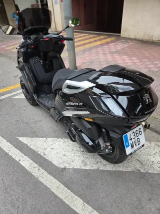 Peugeot Metropolis 2024 Negro Trike