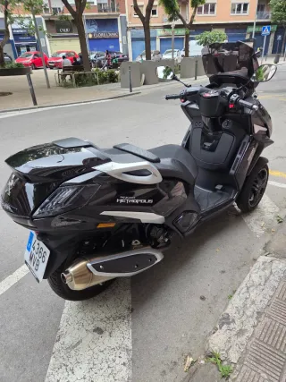 Peugeot Metropolis 2024 Negro Trike