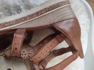 Sandalias de piel marrones