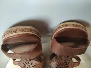 Sandalias de piel marrones