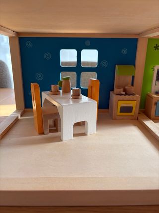 Casa delle bambole in legno