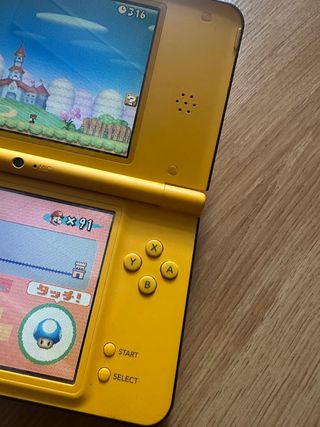 Nintendo DSi XL Amarilla JAP