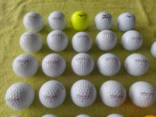 41 Bolas de Golf Kirkland y Volvik