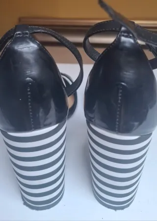 Sandali Vicenza n.37 tacco righe bianche e nere