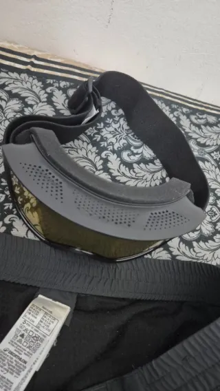 Pantalón y gafas de esquí Decathlon