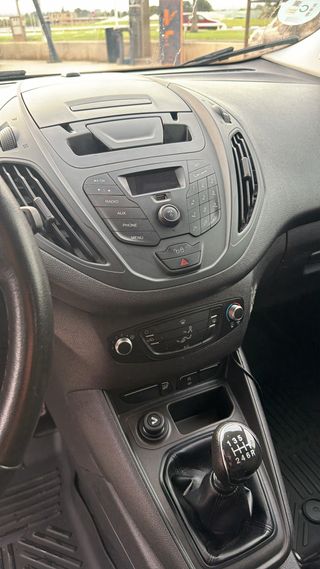 Ford Transit Courier 2021