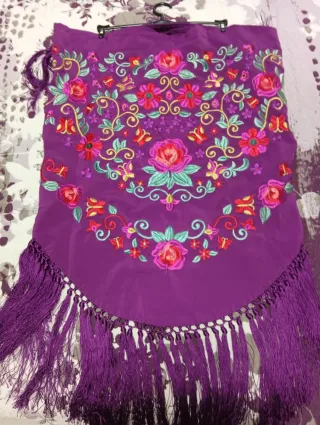 Mantón de Manila bordado