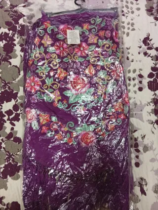 Mantón de Manila bordado