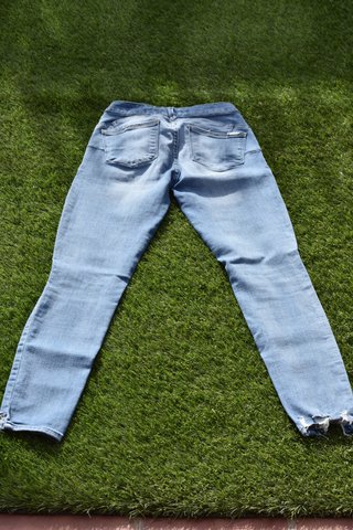 Pantalón vaquero mujer desgarrado