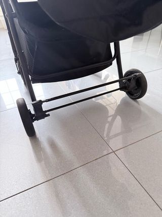Carro de paseo plegable negro