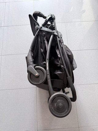 Carro de paseo plegable negro