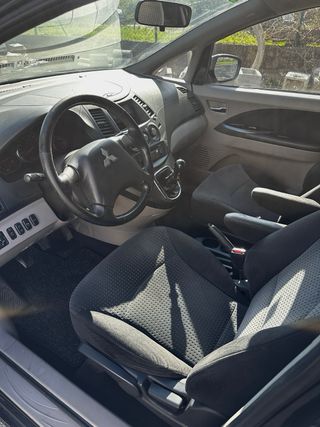 Mitsubishi Grandis 2005