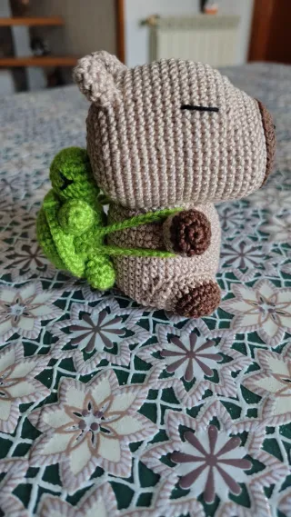 Capibara amigurumi con zainetto