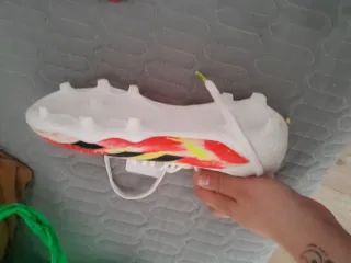 Botas de fútbol y espinilleras Adidas