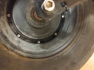 Rueda con motor para patinete