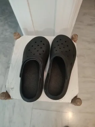 Zuecos negros