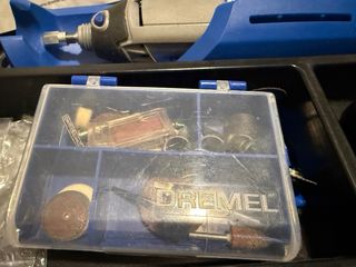 Dremel con accesorios