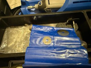 Dremel con accesorios