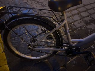 Bicicleta plateada como nueva  Es de 9 o 8 años