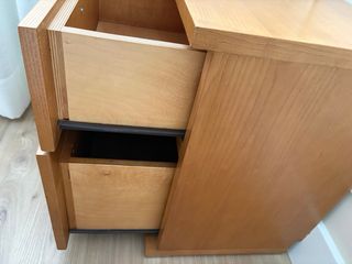 Mesita de noche de madera maciza, venta en persona