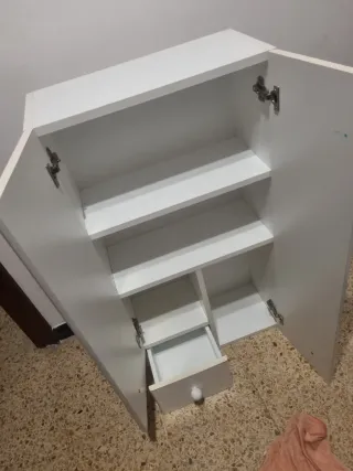 Armario blanco de madera