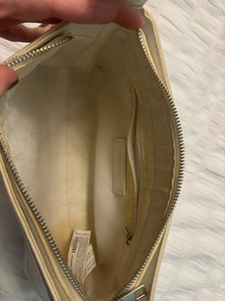 Bolso de hombro blanco efecto piel cocodrilo