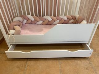 Cuna blanca con cajón y dosel