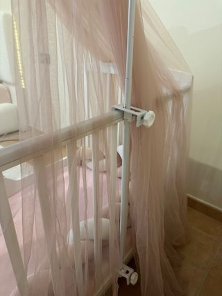 Cuna blanca con cajón y dosel