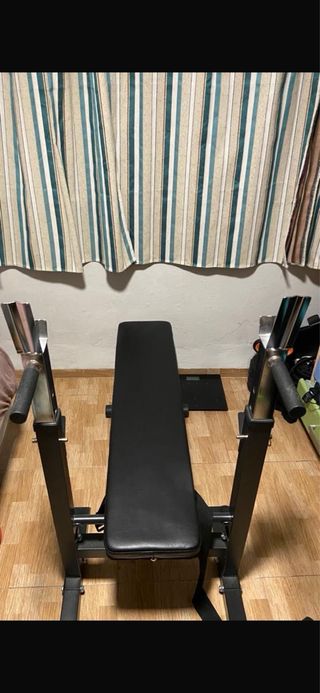 Banco gimnasio y pesas