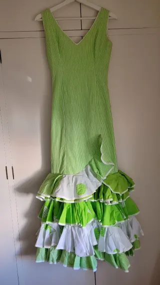 Traje de flamenca verde y blanco