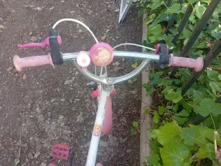 Bicicleta infantil Btwin rosa y blanca