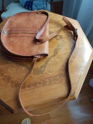 Bolso de piel marrón
