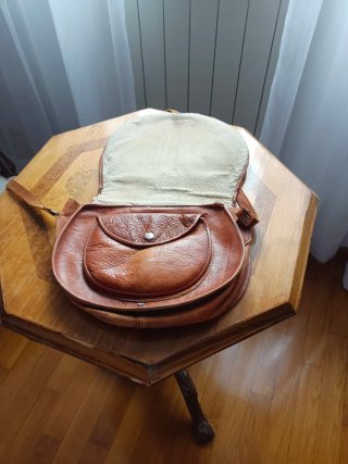 Bolso de piel marrón