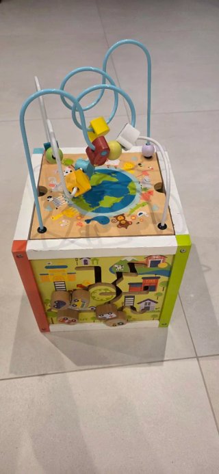 Cubo de actividades para bebés
