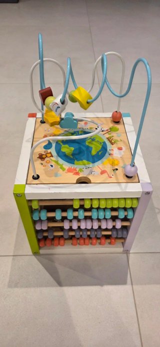Cubo de actividades para bebés
