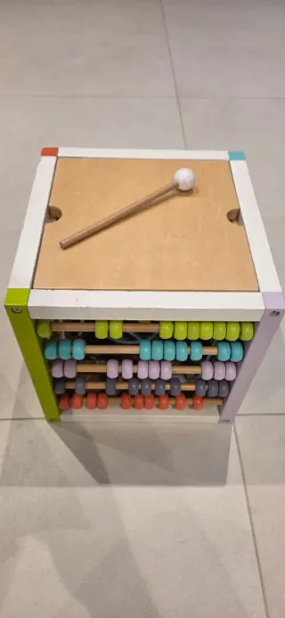 Cubo de actividades para bebés
