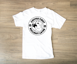 Camiseta Blanca con Gato y Café CAGAR