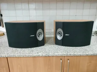 Altavoces Bose Negros y Marrones