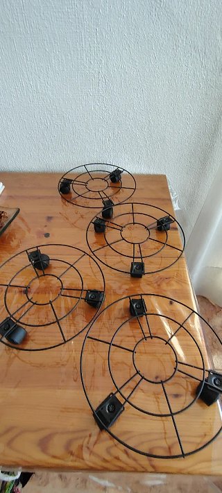 4 Bases con ruedas para macetas