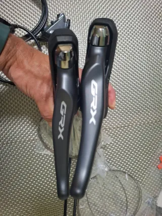 Set Manetas Frenos Shimano GRX 810 Nuevas