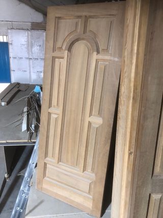 Puerta exterior de Iroko
