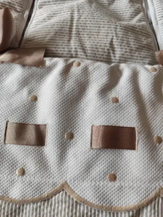 Saco para carrito bebé beige y blanco