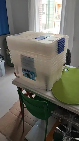 Cajas de ordenación 36L Plastic Forte con ruedas