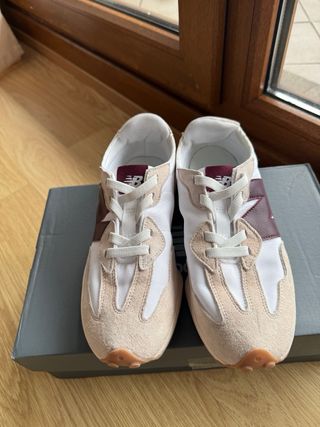 Deportivas New Balance Beige y granate